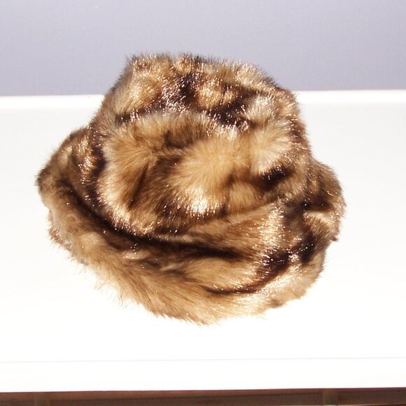 Vintage Regal faux fur hat in great condition - Picture 2 of 2